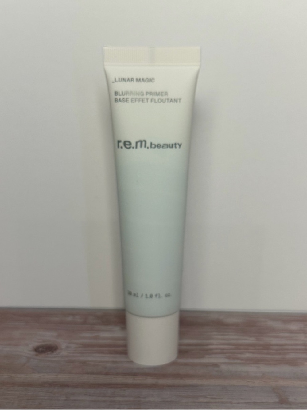 r.e.m. beauty Lunar Magic Blurring Primer - Light Mint